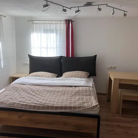 Guest Appartements Mit 2 Getrennten Schlafzimmern Fuer 4 Personen 24H Check In Aalen Eksteriør billede