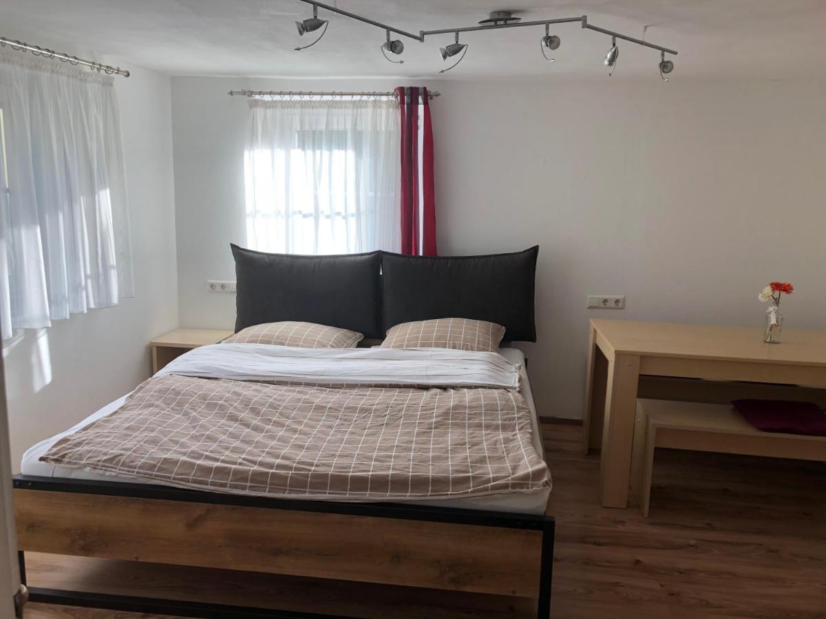 Guest Appartements Mit 2 Getrennten Schlafzimmern Fuer 4 Personen 24H Check In Aalen Eksteriør billede