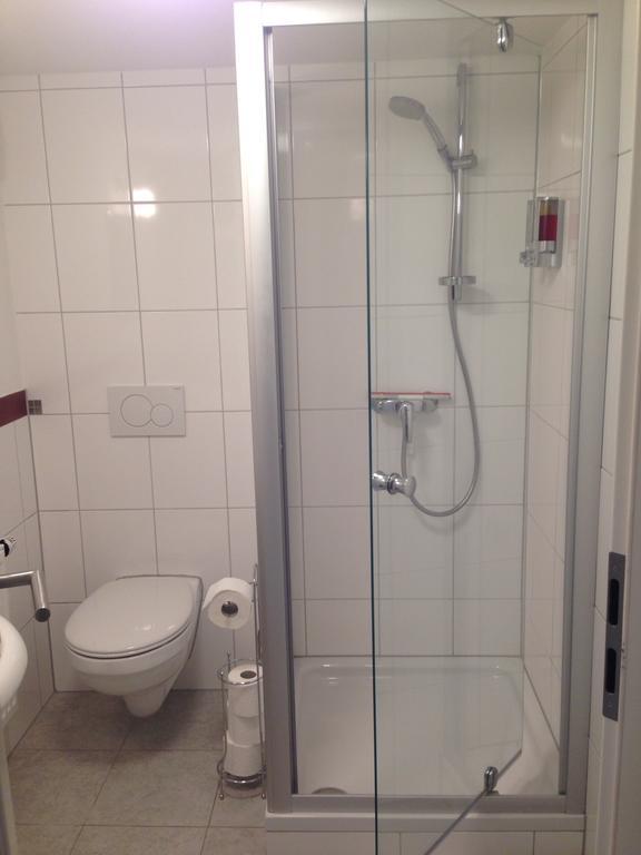 Guest Appartements Mit 2 Getrennten Schlafzimmern Fuer 4 Personen 24H Check In Aalen Eksteriør billede