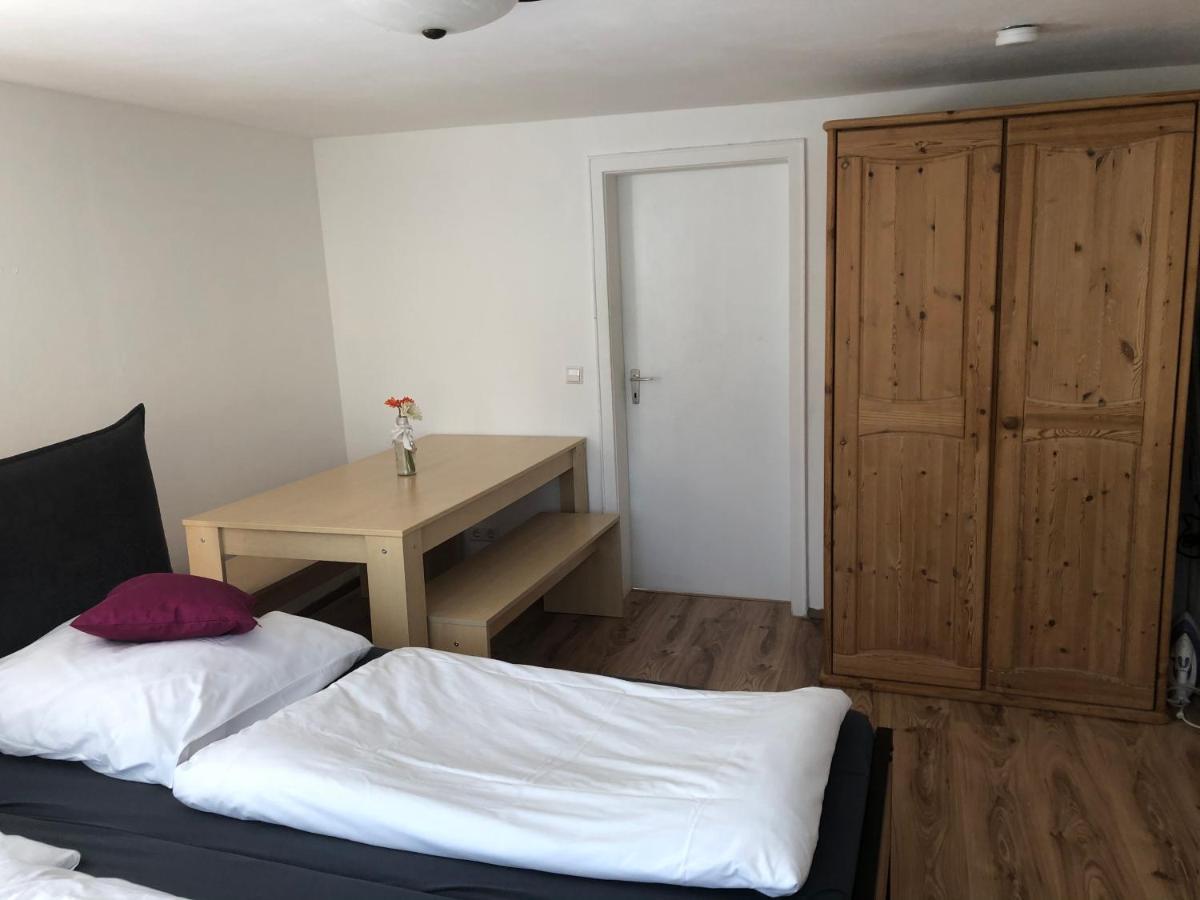 Guest Appartements Mit 2 Getrennten Schlafzimmern Fuer 4 Personen 24H Check In Aalen Eksteriør billede